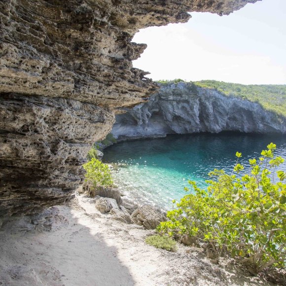 Meet your Posher, April - Picture 3 of 4